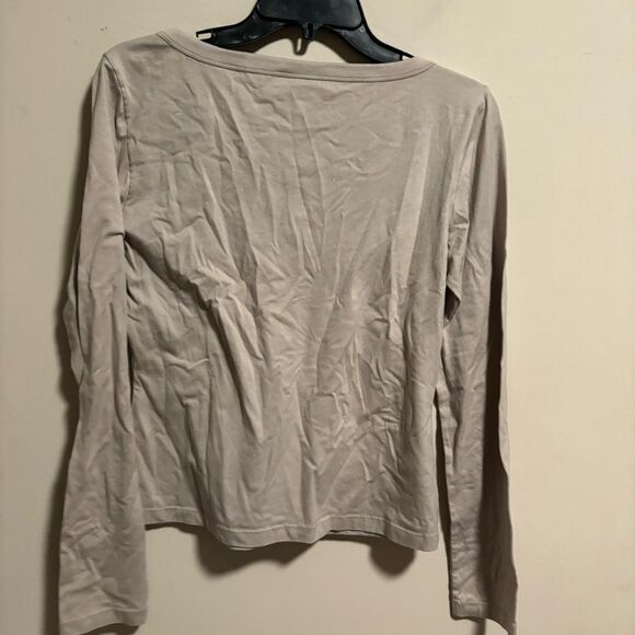 St. John Sport Tan Long Sleeve V-Neck- Size Small - Picture 7 of 8